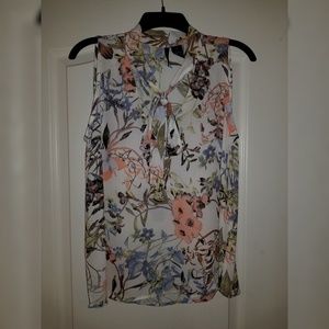 New Directions Sleeveless shirt with tie